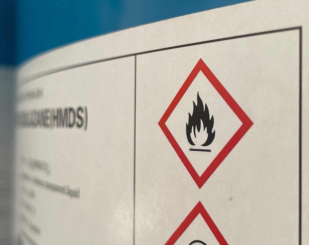 Fass mit Symbol für brennbare (entzündbare) Flüssigkeiten